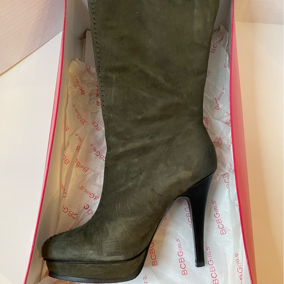 EUC BCBGirls Women's Size 9B Platform Grey Suede Black Patent Leather Boots - Picture 2 of 10